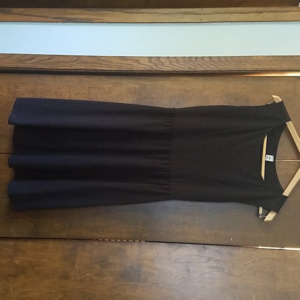 Black sleeveless dress